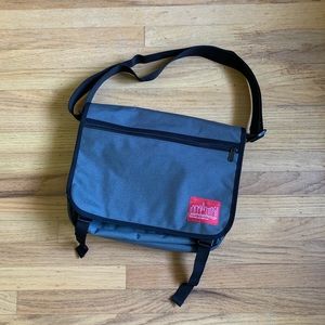 MANHATTAN PORTAGE Europa Messenger Bag | Gray | OS